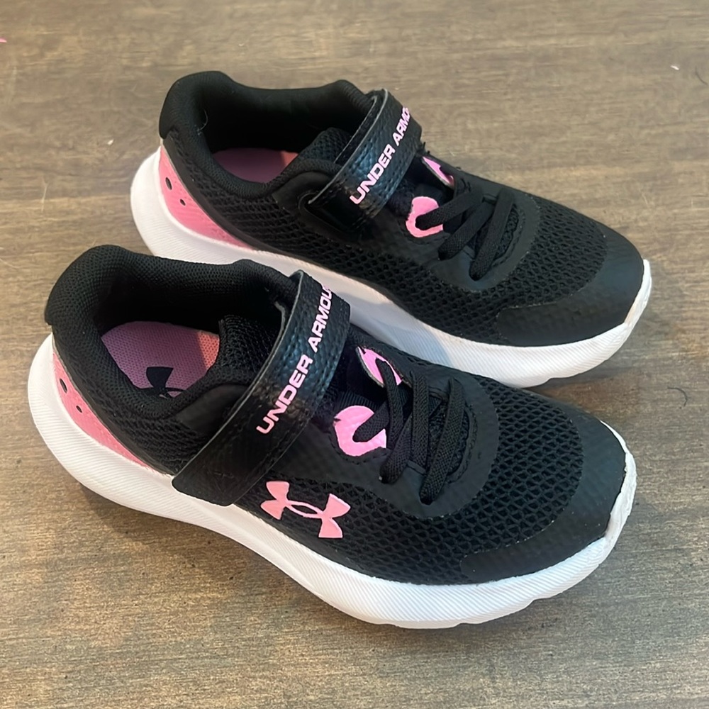 Girls' Grade School UA Surge 3 Running Shoes 11K EUC